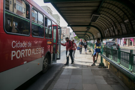 Porto Alegre: 15 linhas de ônibus terão terminais alterados a partir de segunda (11)