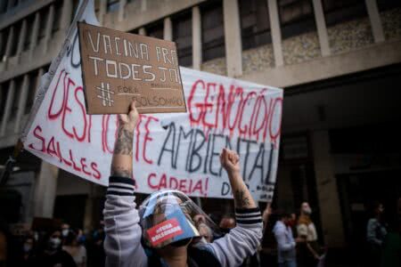 Distanciamento, máscara, álcool gel, ar livre são as principais recomendações para participar dos protestos do 19J pelo Fora Bolsonaro. Foto: Luiza Castro/Sul21