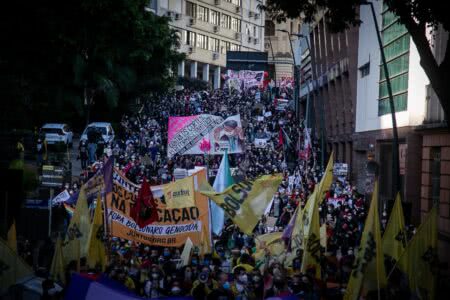 Ato contra o governo Bolsonaro, dia 29 de maio, em Porto Alegre. (Foto: Luiza Castro/Sul21)