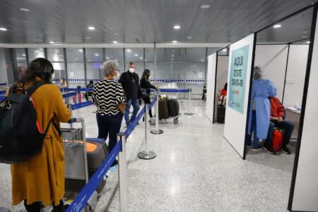 Com nova variante, Anvisa recomenda suspender voos e viajantes de 6 países africanos