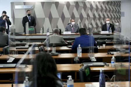 Na ausência do empresário, presidente decidiu suspender sessão desta quinta. Foto: Edilson Rodrigues/Agência Senado