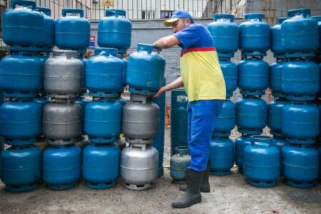 Redução no preço do gás de cozinha entra em vigor neste sábado (9)