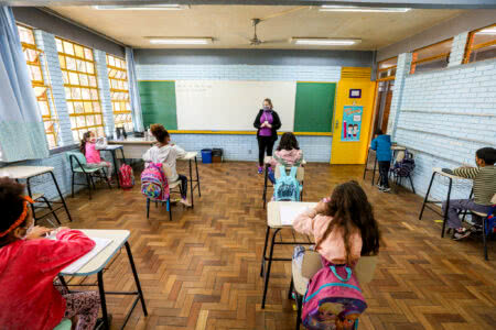 Decreto do Governo do Estado reduz espaçamento entre alunos de 1,5 metro para 1 metro. Foto: Giulian Serafim/PMPA