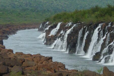 O Parque do Turvo perderia mais de 60 hectares de vegetação ciliar e teria comprometido o Salto do Yucumã. (Foto: Município de Derrubadas/Divulgação)