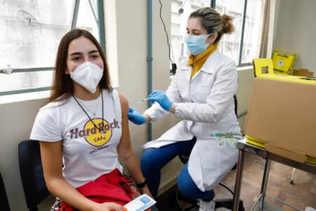 Porto Alegre tem vacinação contra a covid-19 em três locais neste sábado (27)