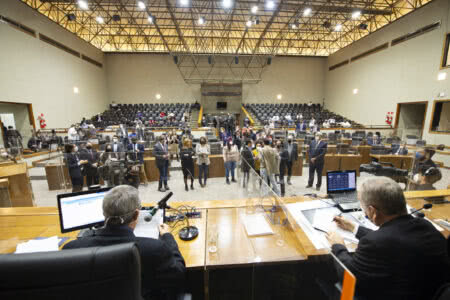 Apenas 30 pessoas foram autorizadas a acompanhar votação das galerias.  (Foto: Elson Sempé Pedroso/CMPA)