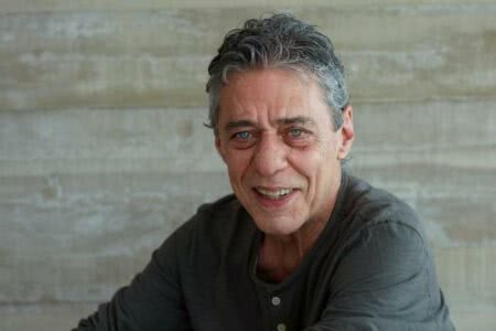 Juíza contesta autoria de música de Chico Buarque em prol de Eduardo Bolsonaro