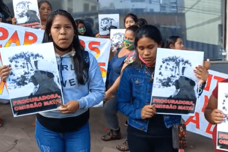 Em setembro, famílias ameaçadas realizaram protesto em frente ao MPF em Passo Fundo. Foto: Reprodução