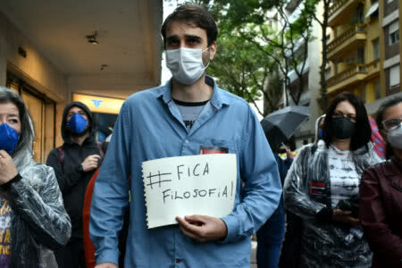 Ato em defesa da educação realizado em frente à SMED no dia 15 de outubro. (Foto: Simpa/Divulgação)