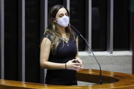 Melchionna denuncia ao MP empresário que contratou carros de som contra vacinação