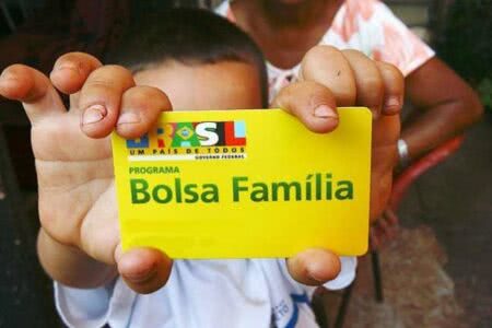 PEC que garante Bolsa Família de R$ 600 já tem assinaturas necessárias para tramitar