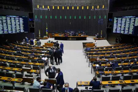 Para concluir a votação da matéria em 1º turno os deputados precisam analisar os destaques. (Foto: Pablo Valadares/Câmara dos Deputados)