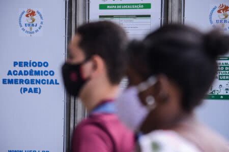 RS encomenda estudo sobre retirada da obrigatoriedade do uso de máscaras ao ar livre