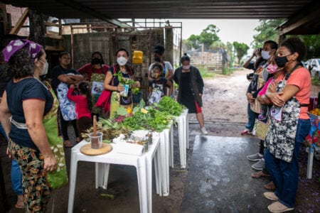 Rede Comunitária do Morro da Cruz realiza Feira Solidária do Dia das Mães