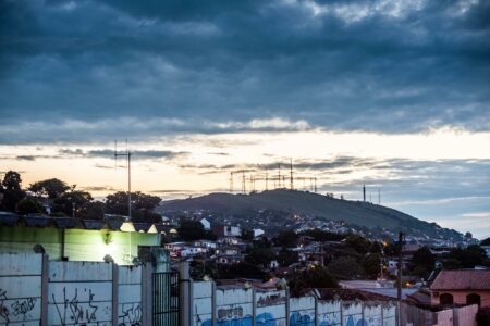 Em meio ao calor, periferia de Porto Alegre sofre com falta de água: ‘Quando tem, é muito pouca’