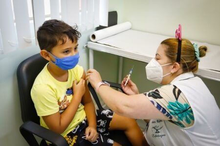 Covid: atraso na 2ª dose faz Porto Alegre preparar ações de incentivo à vacinação infantil