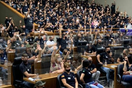 Servidores penitenciários aprovam ‘estado de greve’ e ameaçam parar no fim do mês