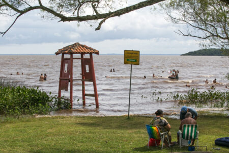 Praias da Zona Sul de Porto Alegre têm quatro pontos próprios para banho