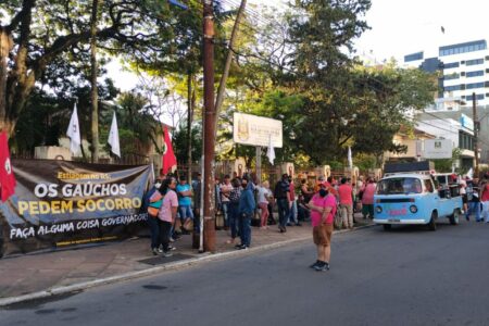 Agricultores protestam e apontam falta de ações do Estado no combate à estiagem