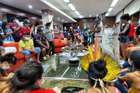 Reunião na UFRGS ocorreu após problema vir à tona no último domingo (6). Foto: Alass Derivas/@derivajornalismo