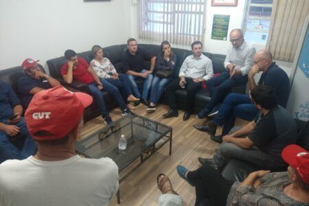 Agricultores familiares ocupam secretaria para exigir resposta sobre impactos da estiagem