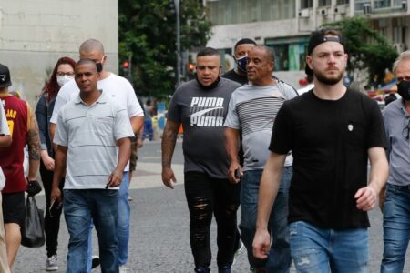 Covid-19: uso de máscaras deixa de ser obrigatório no município do Rio