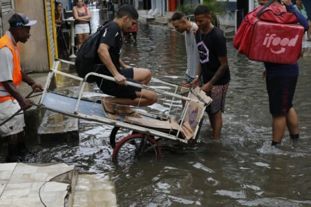 Previsão é de mais chuva para hoje no estado. Foto: Fernando Frazão/Agência Brasil
