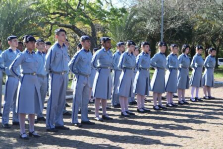 Pelo fim da escola cívico-militar no RS (por Neiva Lazzarotto e Tamyres Filgueira)