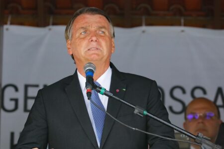 Bolsonaro pede que supermercados ‘travem os preços’ até as eleições para conter inflação