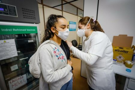 Covid-19: Porto Alegre amplia público apto à terceira e quarta doses