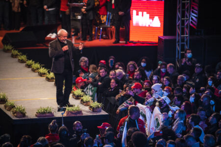 Ato em defesa da soberania, com a presença de Luis Inácio Lula da Silva, em Porto Alegre. (Foto: Joana Berwanger/Sul21)