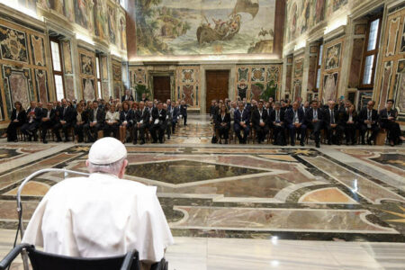 Papa defendeu a gratuidade dos serviços públicos durante audiência com  autoridades sanitárias. Foto: ANSA/ Vatican Media
