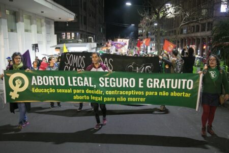 ‘Se não é a hora de discutir aborto, quando vai ser?’, questiona médica