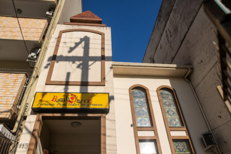 Livraria Bamboletras se mudou para o prédio de  uma antiga igreja localizada no bairro Cidade Baixa. Foto; Luiza Castro/Sul21