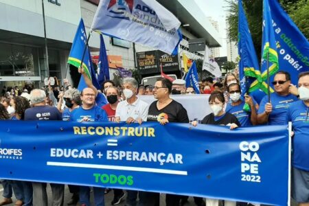 Delegação gaúcha participa da abertura da Conferência Nacional Popular de Educação