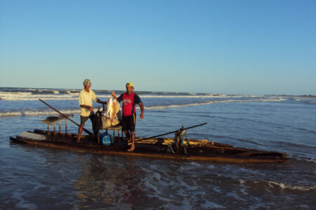 Para pescador artesanal e coordenador do CONFREM, PEC seria “mais uma ação institucional, do Legislativo, para expropriar o território dos povos e comunidades tradicionais”. Foto: Arquivo pessoal/Carlos Alberto