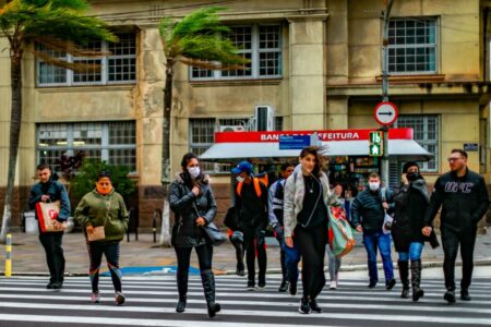 Defesa Civil alerta para a possibilidade de ventos fortes em Porto Alegre