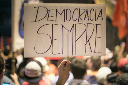 Carta a candidatos à presidência pede compromisso com democracia e direitos humanos