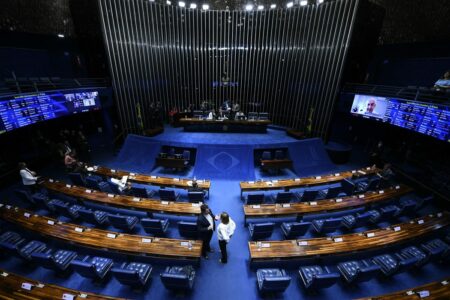 Senado aprova redução na idade mínima para laqueadura e retira consentimento de cônjuges