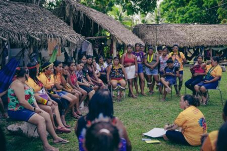 Mulheres indígenas percorrem a região Sul do país em caravana