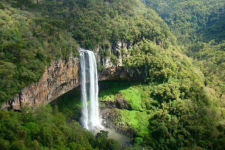 Criado em 1973, o Parque Estadual do Caracol tem como símbolo a Cascata do Caracol. Foto: Divulgação/Prefeitura de Canela