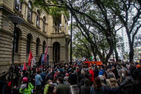 Defender liberdades democráticas contra a ditadura e lutar por um regime a serviço do povo (por Luciana Genro)