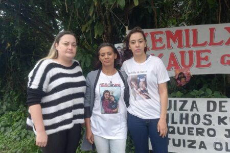 Onze mães de 15 crianças protestam diariamente no Fórum da cidade. Foto: Defensoria Pública de Blumenau