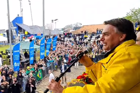 Jair Bolsonaro discursa durante ato no RS. Foto: Reprodução Facebook