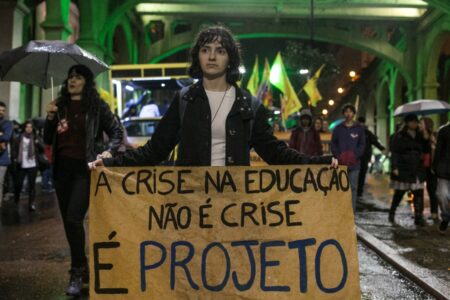 Universidades gaúchas alegam falta de recursos para pagar luz e despesas básicas; UFRGS minimiza bloqueio