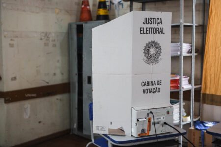 Após nove horas, horário de votação termina em todo o país