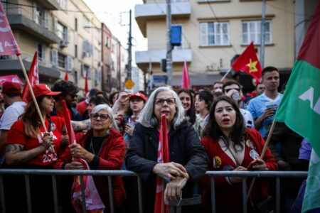 Não cedemos do desejo de manter a democracia (Coluna da APPOA)