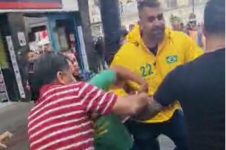 Vereador Bobadra agride Leonel Radde no Centro de Porto Alegre