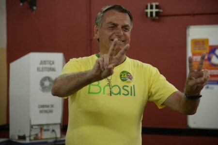 Após votar no Rio, Bolsonaro diz estar confiante na vitória