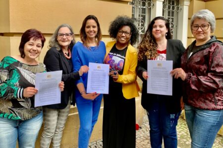 Representantes do Levante Feminista encaminharam documento a Eduardo Leite (Divulgação)